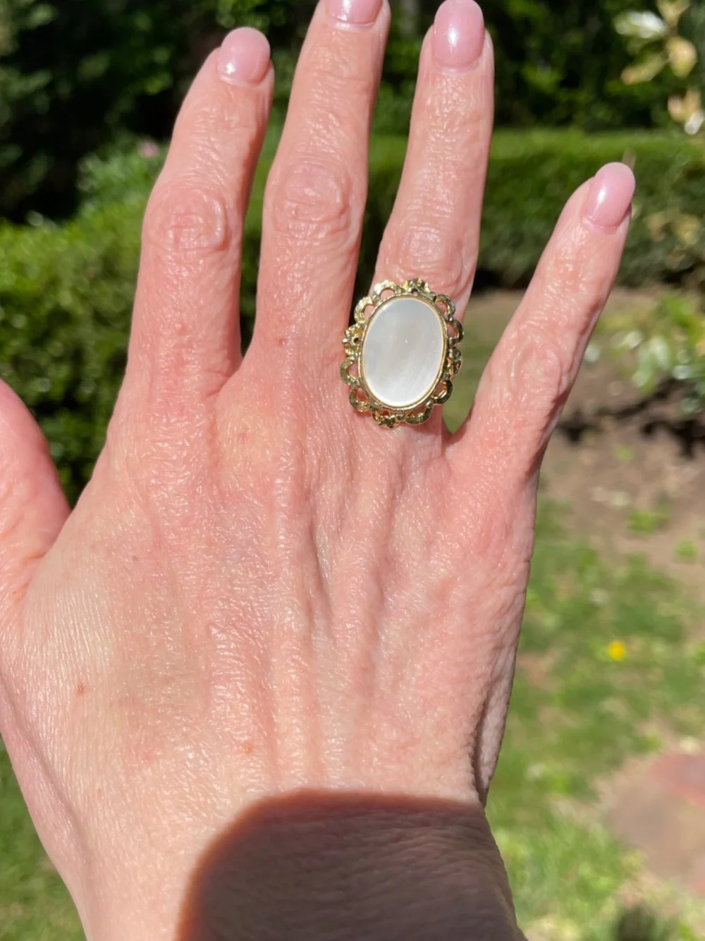 Vintage Scalloped Filigree Ring with Mother of Pearl and Split Adjustable Band - Picture 3 of 7